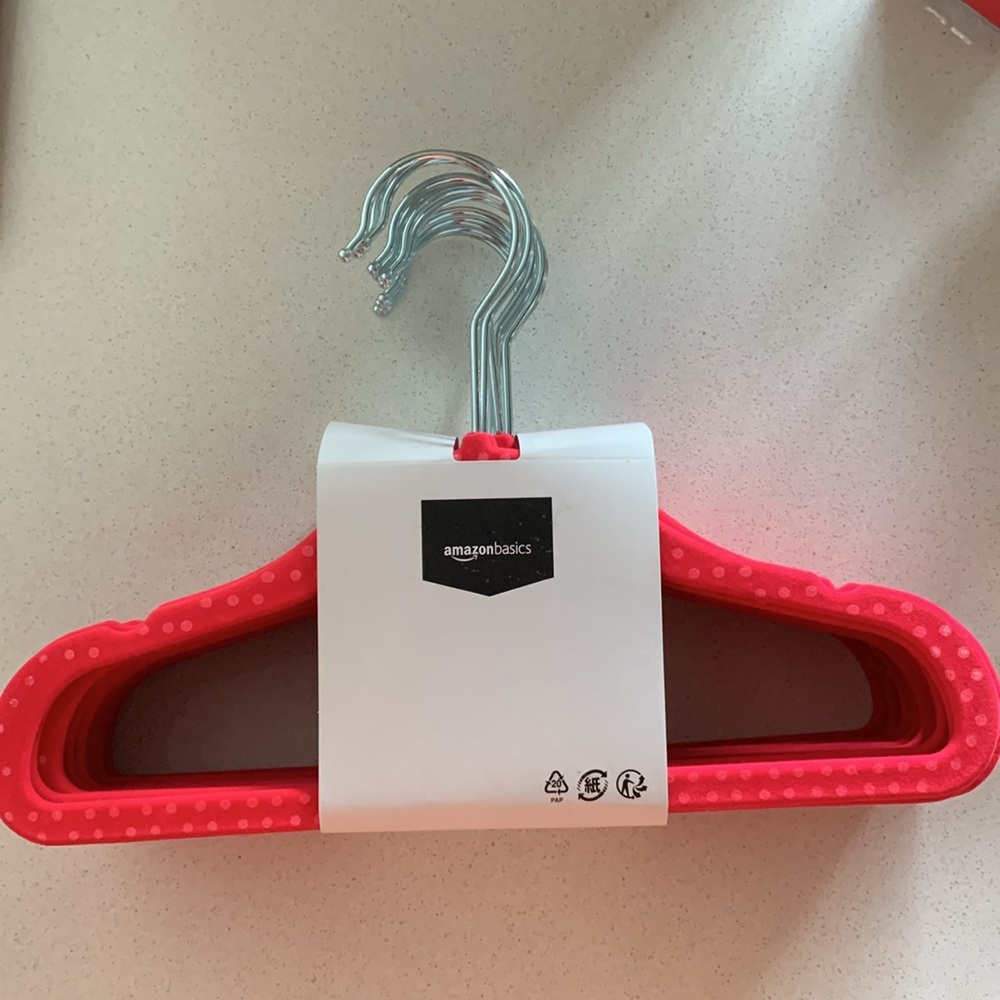 NWT Amazon Basics Kids Velvet, Non-Slip Hangers